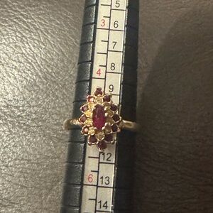 Elegant Red/White Gemstone Ring